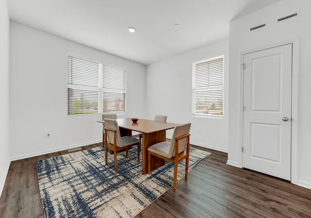 Photo 4 of Townhouse for sale at 2101 Yellowstone Blvd, Mundelein, IL 60060 | MLS# 12724336 | Listing updated on 2026-09-22