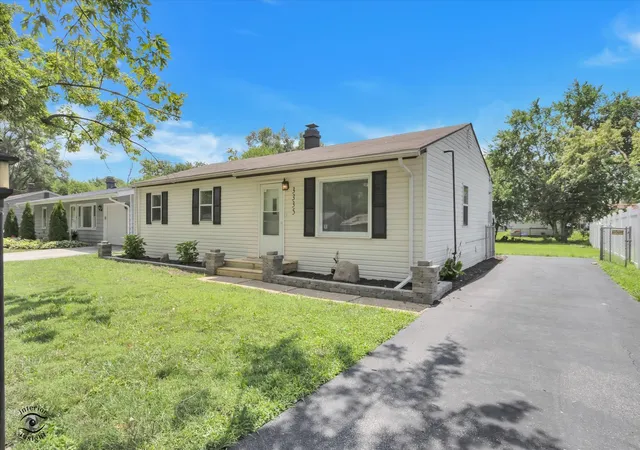 Photo 3 of Single family home for sale at 3335 Roesner Dr, Markham, IL 60428 | MLS# 12724371 | Listing updated on 2026-09-15