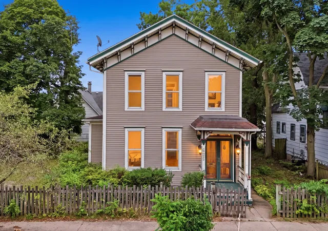 Photo 1 of Single family home for sale at 625 N 2nd Street, Rockford, IL 61107 | MLS# 12724380 | Listing updated on 2026-09-30