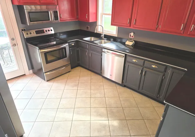 Photo 4 of Sale Pending at 1303 Cadwell Dr, Bloomington, IL 61704 | MLS# 12724393 | Listing updated on 2026-09-29