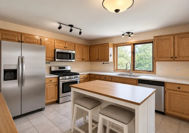 Photo 2 of Townhouse for sale at 7700 Northfield Ln, Tinley Park, IL 60487 | MLS# 12724410 | Listing updated on 2026-09-16