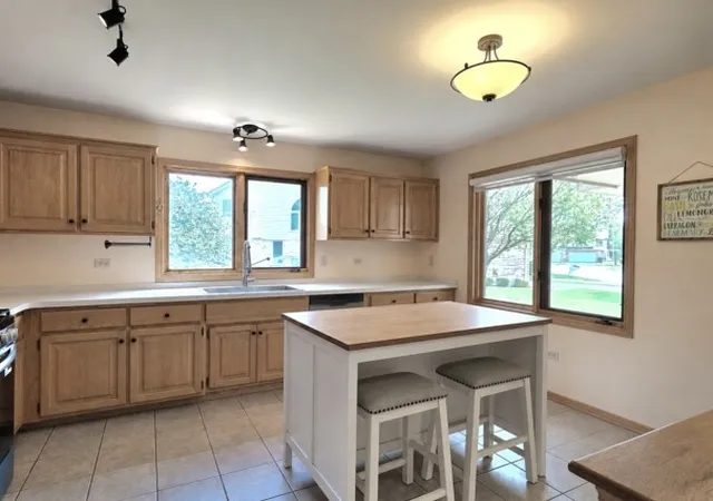 Photo 3 of Townhouse for sale at 7700 Northfield Ln, Tinley Park, IL 60487 | MLS# 12724410 | Listing updated on 2026-09-16