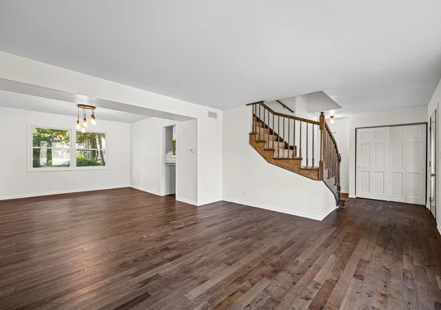 Photo 3 of Single family home for sale at 1104 Independence Dr, Bartlett, IL 60103 | MLS# 12724413 | Listing updated on 2026-10-29