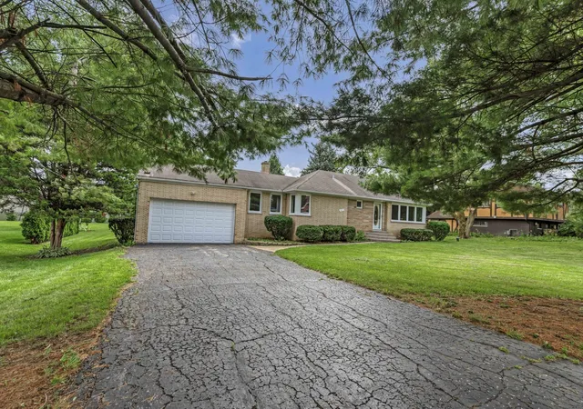 Photo 2 of Single family home for sale at 7n435 Linden Ave, Medinah, IL 60157 | MLS# 12724425 | Listing updated on 2026-09-12