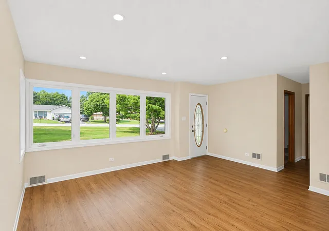 Photo 4 of Single family home for sale at 7n435 Linden Ave, Medinah, IL 60157 | MLS# 12724425 | Listing updated on 2026-09-12