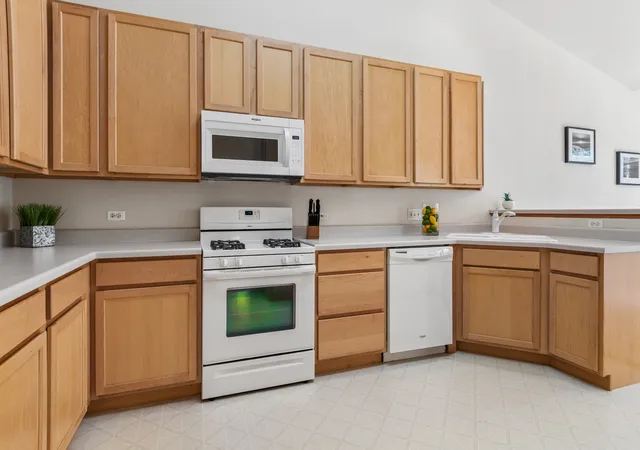 Photo 3 of Townhouse for sale at 3332 Rosecroft Ln, Naperville, IL 60564 | MLS# 12724433 | Listing updated on 2026-10-07