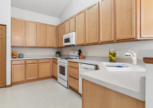 Photo 4 of Townhouse for sale at 3332 Rosecroft Ln, Naperville, IL 60564 | MLS# 12724433 | Listing updated on 2026-10-07
