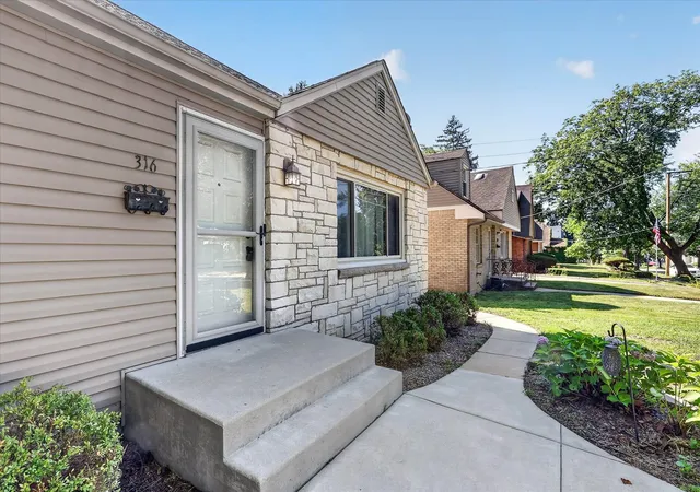 5th image of 316 Hollister Ave, Rockford, IL 61108 | MLS# 12724443