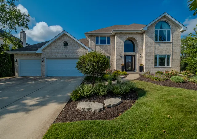 Single family home for sale at 10512 Louetta Ln, Orland Park, IL 60467 | MLS# 12724455