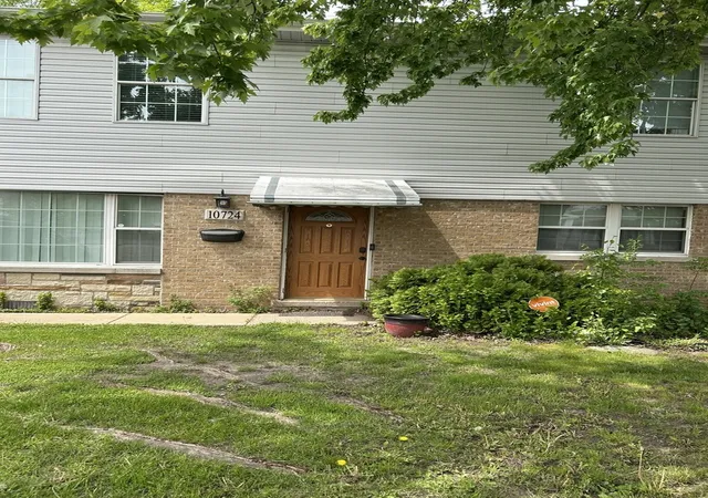 Photo 1 of Single family home for sale at 10724 S Pulaski Rd, Oak Lawn, IL 60453 | MLS# 12724456 | Listing updated on 2026-09-14