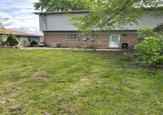 Photo 14 of Single family home for sale at 10724 S Pulaski Rd, Oak Lawn, IL 60453 | MLS# 12724456 | Listing updated on 2026-09-14