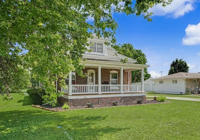 Photo 3 of Single family home for sale at 302 S Olmstead St, Oakwood, IL 61858 | MLS# 12724462 | Listing updated on 2026-10-05