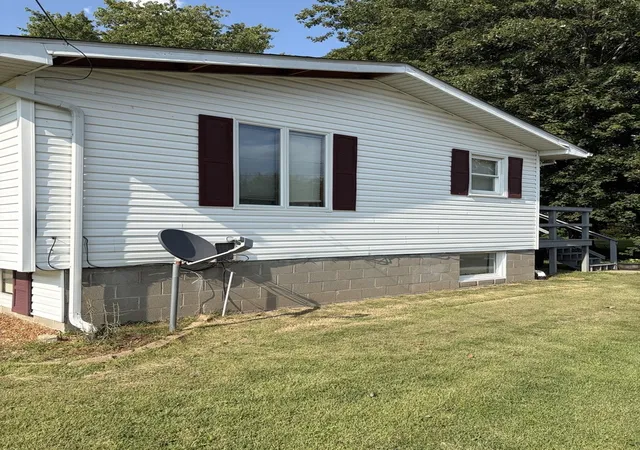 Photo 3 of Single family home for sale at 716 S Cockrum St, Sesser, IL 62884 | MLS# 12724464 | Listing updated on 2026-09-14