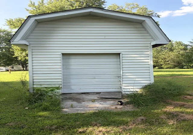 Photo 4 of Single family home for sale at 716 S Cockrum St, Sesser, IL 62884 | MLS# 12724464 | Listing updated on 2026-09-14