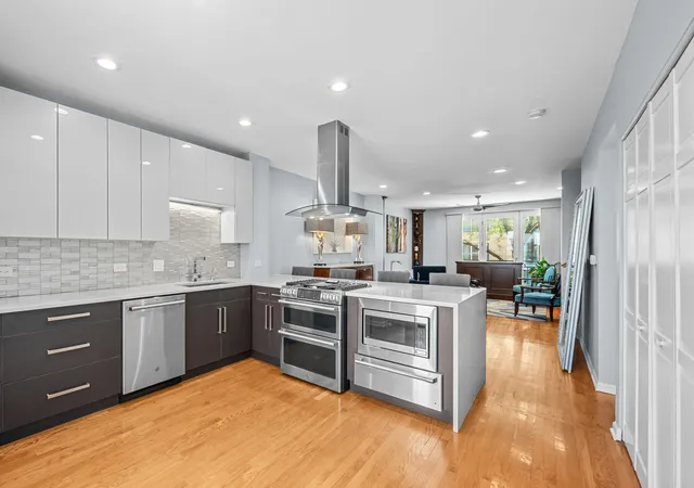 Photo 4 of Townhouse for sale at 1449 S Clark St, Chicago, IL 60605 | MLS# 12724470 | Listing updated on 2026-08-11