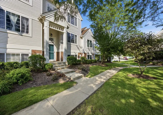 Photo 2 of Townhouse for sale at 2558 Hatfield Ct, Elgin, IL 60123 | MLS# 12724486 | Listing updated on 2026-08-10