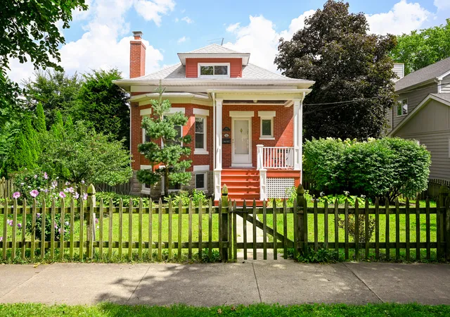 Photo 1 of Single family home for sale at 695 Prairie Ave, Glen Ellyn, IL 60137 | MLS# 12724509 | Listing updated on 2026-09-27
