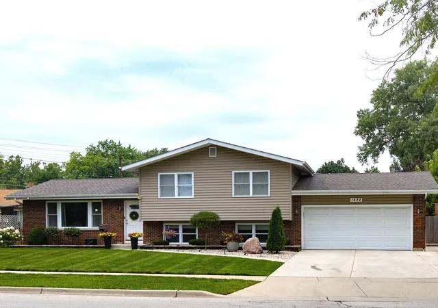 Photo 1 of Single family home for sale at 1484 Royal Blvd, Elgin, IL 60123 | MLS# 12724517 | Listing updated on 2026-09-01