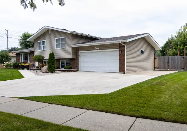 Photo 3 of Single family home for sale at 1484 Royal Blvd, Elgin, IL 60123 | MLS# 12724517 | Listing updated on 2026-09-01
