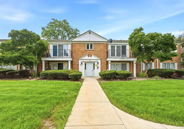 Photo 1 of Condo for sale at 1100 N Farnsworth Ave #2F, Aurora, IL 60505 | MLS# 12724545 | Listing updated on 2026-10-04