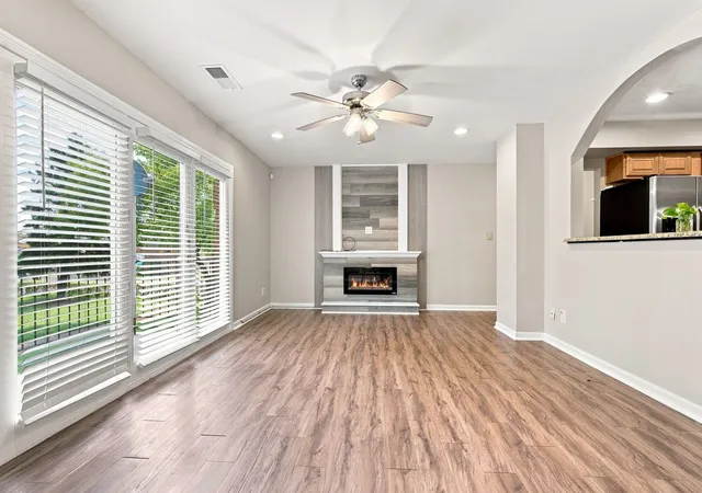 Listing Photo 4 - Condo for sale in building located at 1100 N Farnsworth Ave, Aurora, IL 60505 - Unit #2F