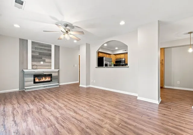 Listing Photo 5 - Condo for sale in building located at 1100 N Farnsworth Ave, Aurora, IL 60505 - Unit #2F