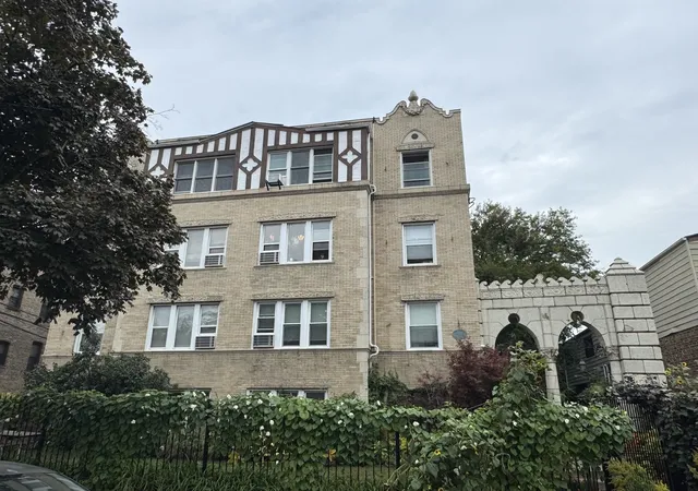 Condo for sale at 1724 W Estes Ave #1E, Chicago, IL 60626 | MLS# 12724590