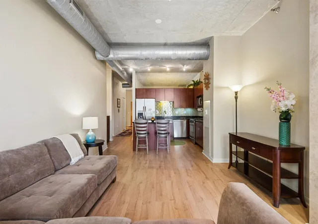 Photo 4 of Condo for sale at 700 N Larrabee St #1002, Chicago, IL 60654 | MLS# 12724593 | Listing updated on 2026-08-11