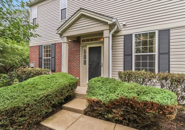 Listing Photo 4 - Condo for sale in building located at 160 Neutrenton Ave, Elgin, IL 60120