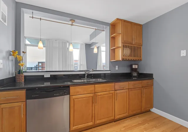 Listing Photo 4 - Condo for sale in building located at 9001 Golf Rd, Des Plaines, IL 60016 - Unit #10F