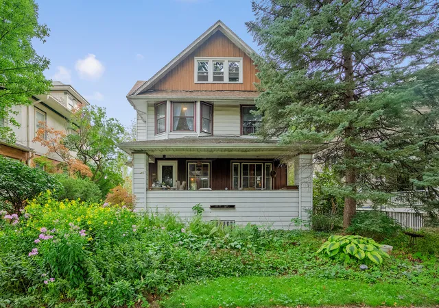 Photo 1 of Single family home for sale at 620 Clinton Ave, Oak Park, IL 60304 | MLS# 12724645 | Listing updated on 2026-09-29