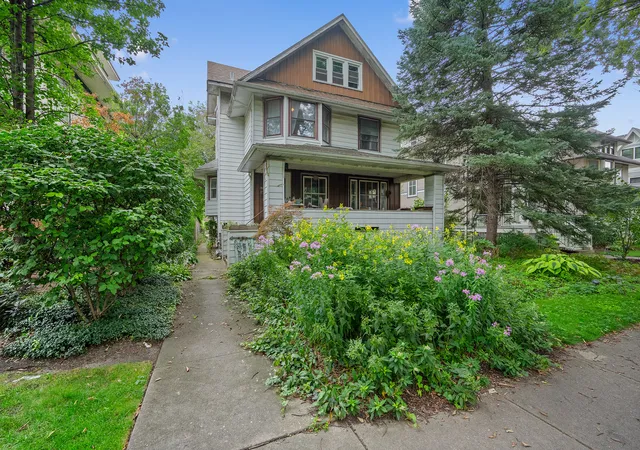 Photo 2 of Single family home for sale at 620 Clinton Ave, Oak Park, IL 60304 | MLS# 12724645 | Listing updated on 2026-09-29