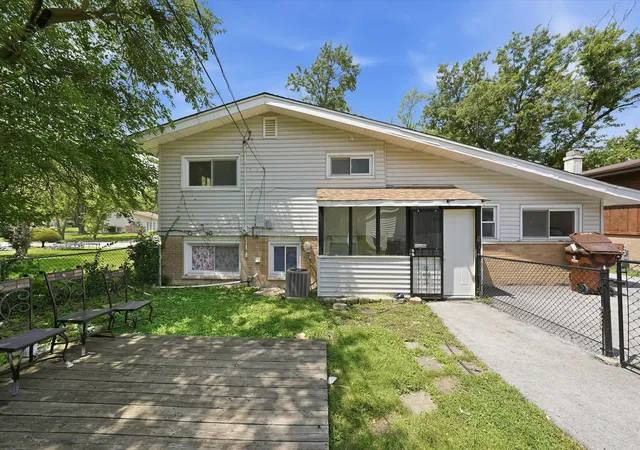 Photo 3 of Single family home for sale at 403 Rutledge St, Park Forest, IL 60466 | MLS# 12724654 | Listing updated on 2026-09-14