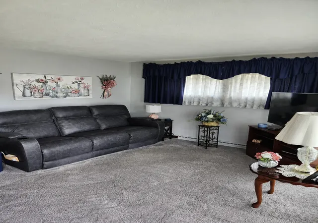 Photo 2 of Single family home for sale at 1910 Oakland Ave, Crest Hill, IL 60403 | MLS# 12724664 | Listing updated on 2026-10-06