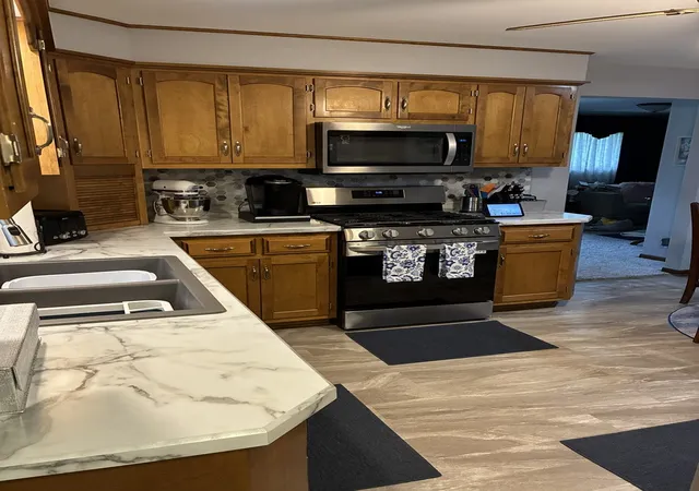 Photo 3 of Single family home for sale at 1910 Oakland Ave, Crest Hill, IL 60403 | MLS# 12724664 | Listing updated on 2026-10-06