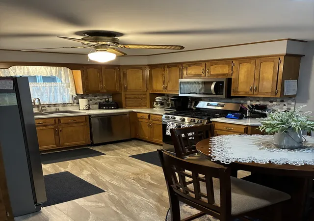 Photo 3 of Single family home for sale at 1910 Oakland Ave, Crest Hill, IL 60403 | MLS# 12724664 | Listing updated on 2026-10-06