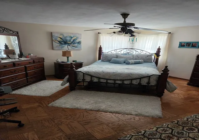 Photo 4 of Single family home for sale at 1910 Oakland Ave, Crest Hill, IL 60403 | MLS# 12724664 | Listing updated on 2026-10-06