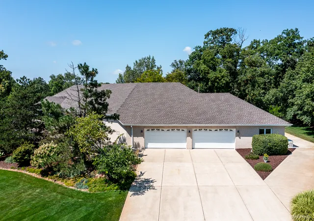Photo 4 of Single family home for sale at 13100 Fox Ln, Lemont, IL 60439 | MLS# 12724694 | Listing updated on 2026-08-11