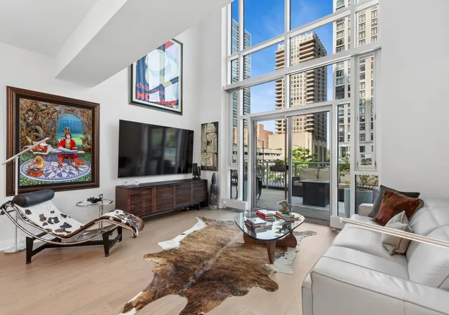 3rd image of 505 N Mcclurg Ct #204, Chicago, IL 60611 | MLS# 12724707