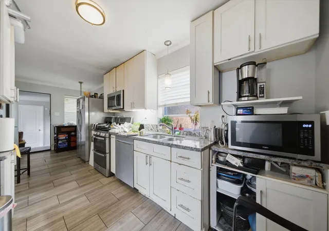 Photo 4 of Single family home for sale at 2935 W Howard St, Chicago, IL 60645 | MLS# 12724729 | Listing updated on 2026-08-16