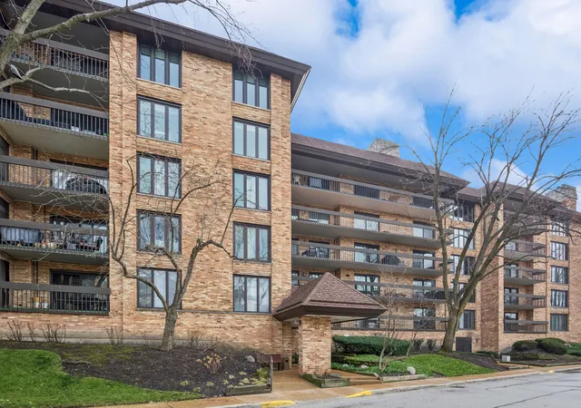 1st image of 1671 Mission Hills Rd #S404, Northbrook, IL 60062 | MLS# 12724763