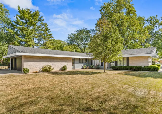Photo 4 of Single family home for sale at 1313 Waverly Dr, Champaign, IL 61821 | MLS# 12724792 | Listing updated on 2026-08-12