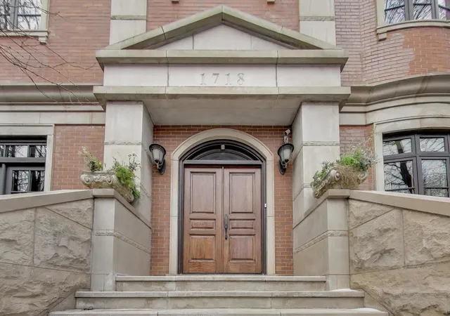 Photo 1 of Single family home for sale at 1718 W Wrightwood Ave, Chicago, IL 60614 | MLS# 12724794 | Listing updated on 2026-09-28