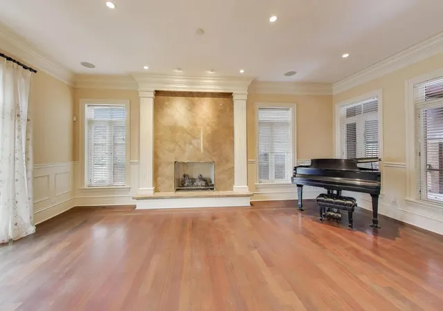 Photo 4 of Single family home for sale at 1718 W Wrightwood Ave, Chicago, IL 60614 | MLS# 12724794 | Listing updated on 2026-09-28