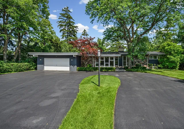 Single family home for sale at 415 Clavey Ln, Highland Park, IL 60035 | MLS# 12724795