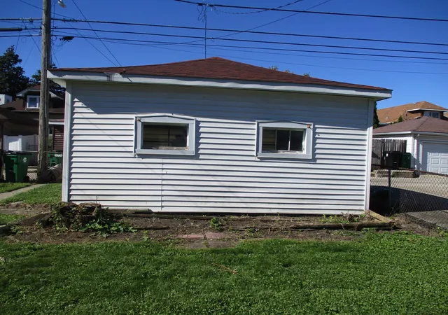 Photo 3 of Single family home for sale at 1828 Cuyler Ave, Berwyn, IL 60402 | MLS# 12724816 | Listing updated on 2026-10-22