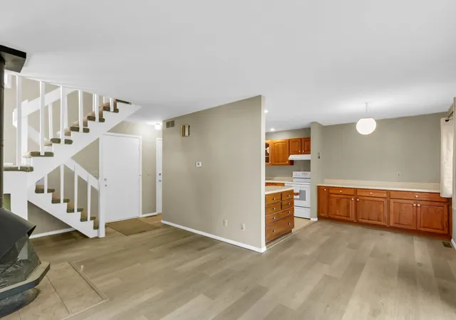 3rd image of 1933 Blackthorn Dr, Champaign, IL 61821