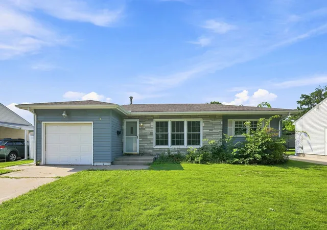 Photo 1 of Single family home for sale at 550 28th Avenue, East Moline, IL 61244 | MLS# 12724863 | Listing updated on 2026-09-12