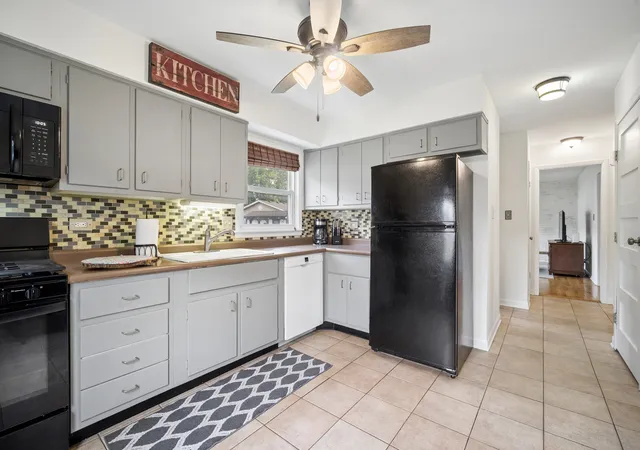 Photo 3 of Single family home for sale at 1050 E Kitson Dr, Palatine, IL 60074 | MLS# 12724873 | Listing updated on 2026-09-20