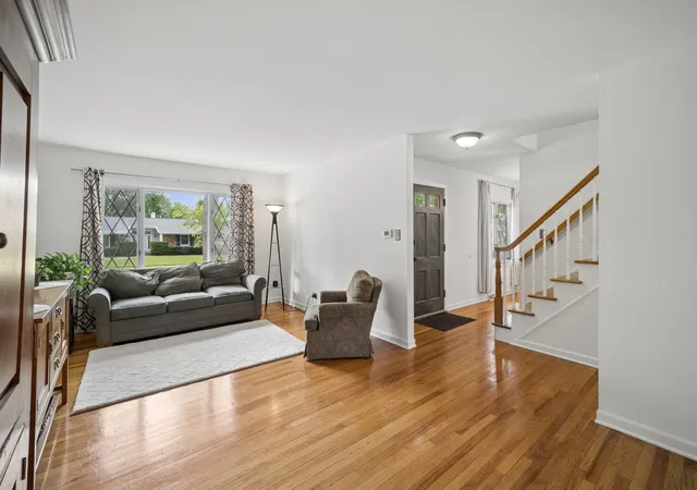 Photo 4 of Single family home for sale at 1050 E Kitson Dr, Palatine, IL 60074 | MLS# 12724873 | Listing updated on 2026-09-20
